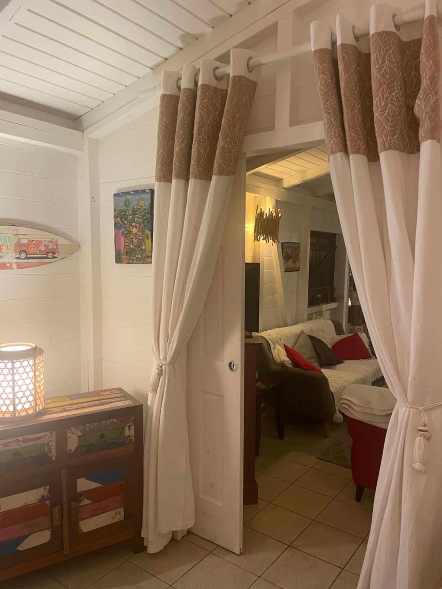 Villa Pelican Lodge Десе Екстер'єр фото