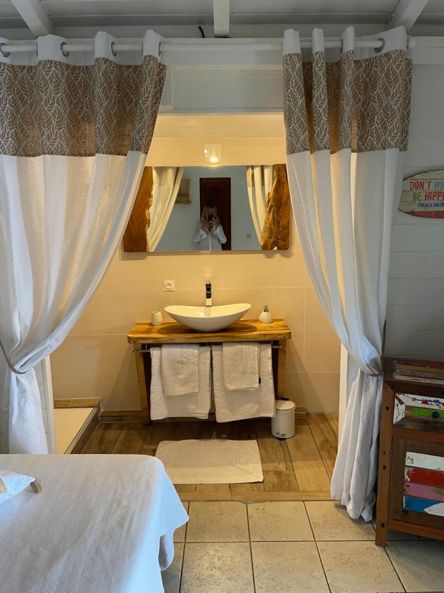 Villa Pelican Lodge Десе Екстер'єр фото